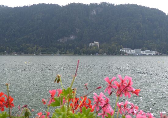 Blick zum Südufer (in der Mitte unsere Betonpyramide)