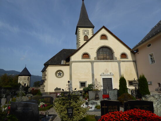 Stiftskirche Ossiach mit Friedhof