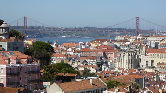 Ausblick von Graca zur Ponte 25 de April