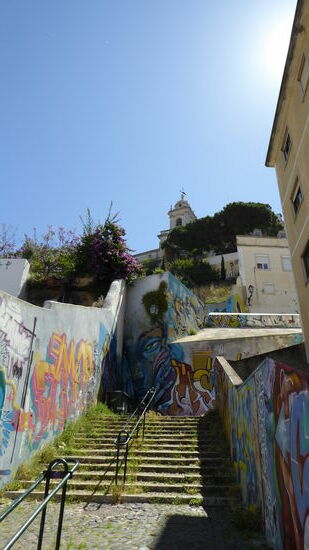 Lissabon wurde wie Rom auf 7 Hügel erbaut - viele Treppen führen hinauf und hinunter