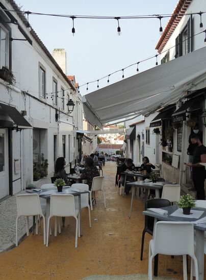 in der Altstadt waren einige Gassen fein zum Dinnieren gerichtet, aber Samstag Abend und alles war ausgebucht und so konnten wir dann nur neidisch auf die köstlich gerichteten Mahlzeiten schauen