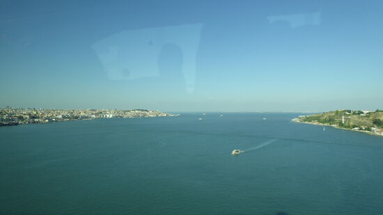 ... bei der Überfahrt der Ponte 25 de Abril