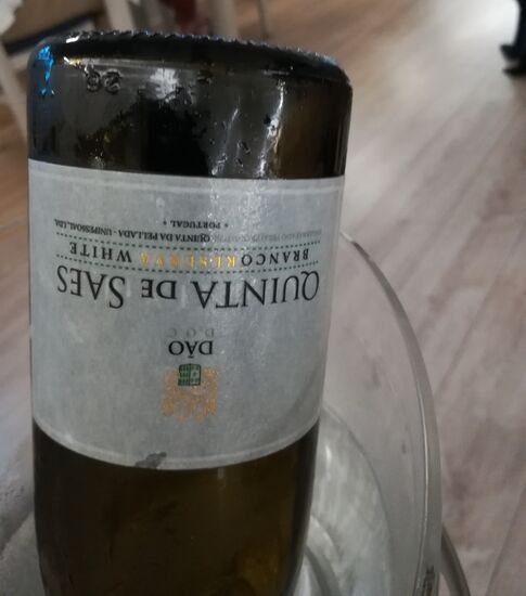 ... und Scallops als Vorspeise und Orangentorte als Nachspeise und zum Ausklang weißen Portwein und dieses Flascherl haben wir auch geschafft!