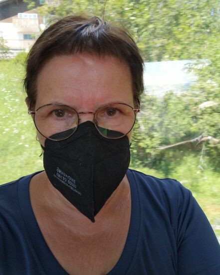 gut getarnt im Zug, da ohne Fahrschein