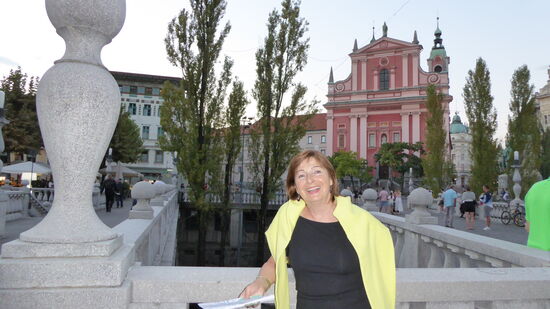 die 3fach-Brücke -auch eine architektonische Besoderheit vom berühmten Plecnic- führt über die Ljublanica