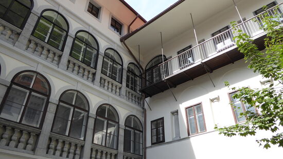 die meisten Häuser in der Altstadt sind schön restauriert, auch die Anbauten und die Gebäude in den Hinterhöfen können sich sehen lassen