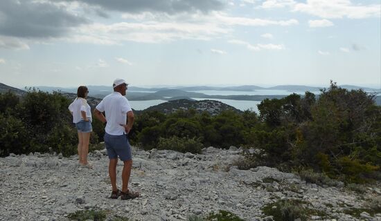 Blick auf den Vrana See und dahinter die Kornaten