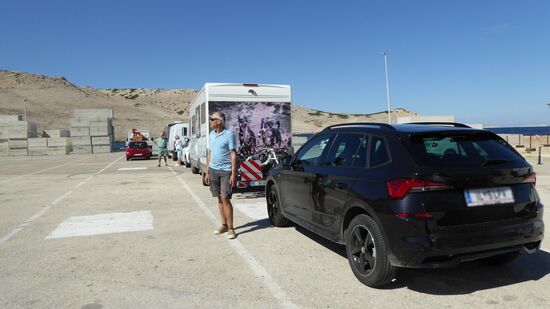 am Fährhafen Zigljen/Pag gibt es außer einer Baustelle nichts