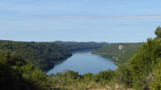 der Limski-Kanal ragt zwischen Rovinj und Vrasar ca. 10 km ins Landesinnere