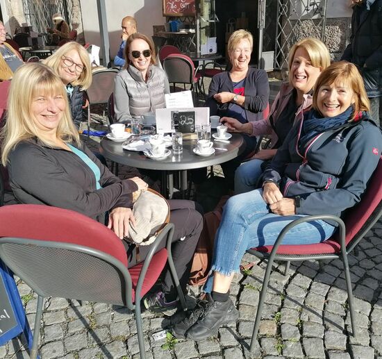 nach 40 Kilometer erster Stopp in Hall - Kaffee trinken (und nachher hätten wir bald  in einem kleinen Laden mit tollen Klamotten die Zeit vergessen)