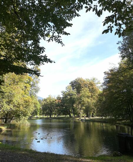 Das Schloss aus dem 12. Jh ist von einem 200.000 qm großen, romantischen Park umgeben, der öffentlich zugänglich ist. Das herrschaftliche Haus wurde innen zu einem exquisiten Hotel umgestaltet und ist besonders bei Hochzeitspaaren beliebt. Wer möchte nicht einmal Prinzessin sein!
