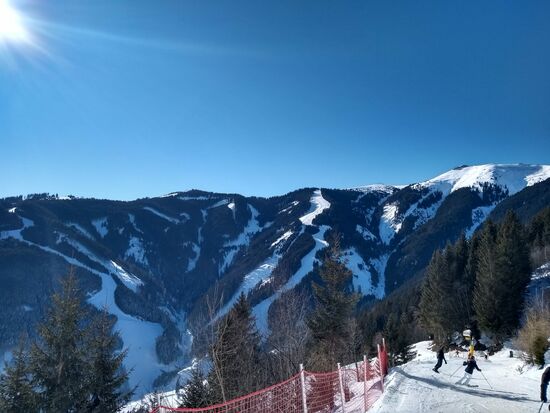 unterwegs zur Sonnalm - links und in der Mitte die schwarzen Talabfahrten