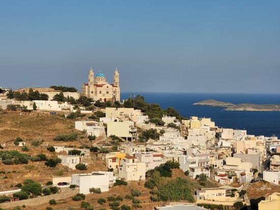 Blick von Ana Syros zur Kirche Anastasi