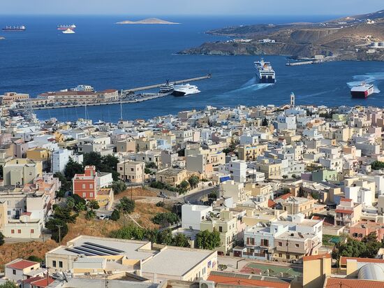 Blick von Ana Syros auf Ermoupoli