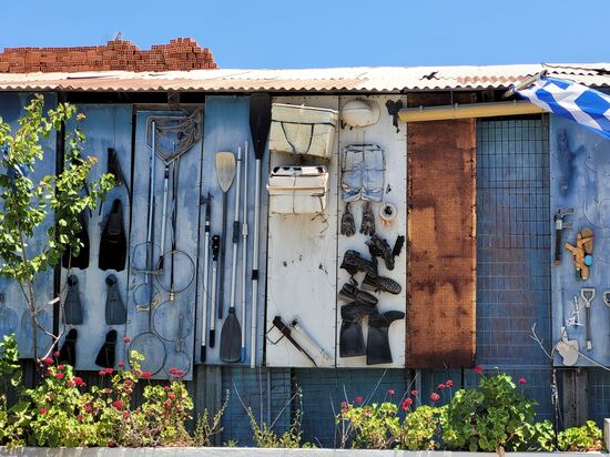 in diesem Kaufhaus gibt es scheinbar alles und die Auslagen sind sehenswert