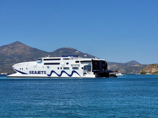 1.000 Passagiere und 200 Autos passen in diese 87 m lange und 26 m breite Katamaranfähre.