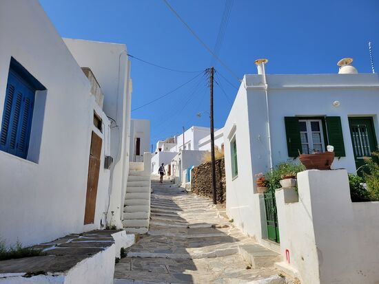 Je weiter man die Gasse hochgeht, umso  ursprünglicher und stiller wird es.