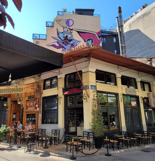 Das Café "Sweet Home" serviert die extrem großen Kuchen in Hauptspeisentellern! Ich will euch gar nicht erzählen, welche Menge Manni hier verdrückt hat.