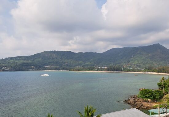 Blick von unserem Hotel auf Kamala Beach