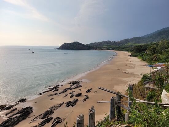 Koh Lanta ist bekannt für seine schönen, langen Sandströnde