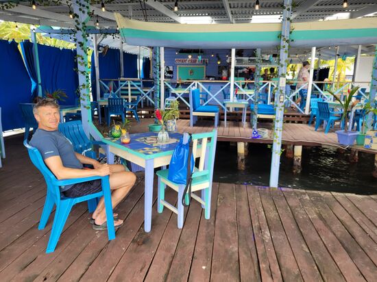 ein paar sehr wenige, nette Restaurants und Hotels gibt es aber auch hier.