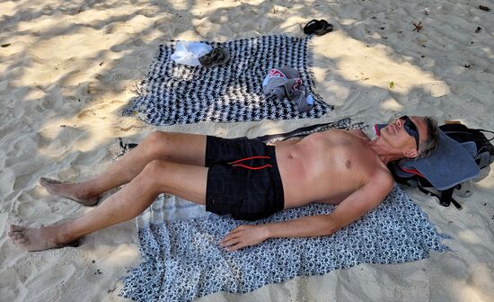 Wir genießen die letzten Stunden am Strand. Zuhause hat es +4°C.