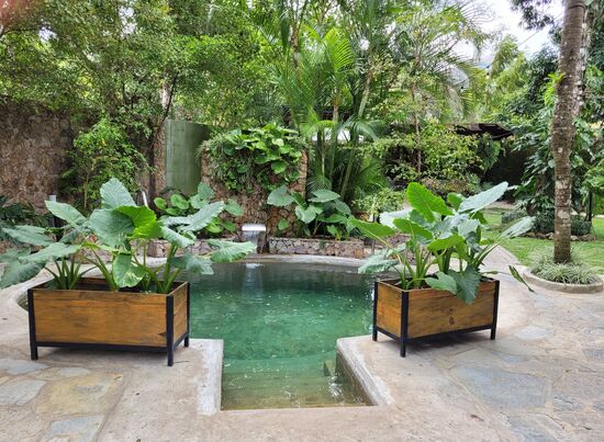 einen kleinen Pool gibt es auch