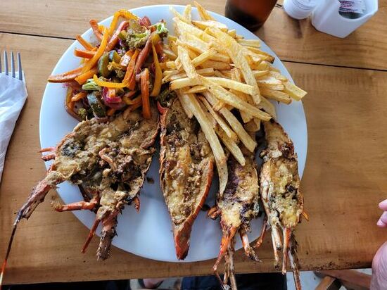 Gino erwartete uns bereits um 16.00 h am Strand und fuhr uns zur Unterkunft. Nach einer Dusche waren wir zu faul um noch in den Ort zu gehen. Bei uns im B&amp;B kochte Joanna sehr gut und sie servierte uns köstliche Langusten.