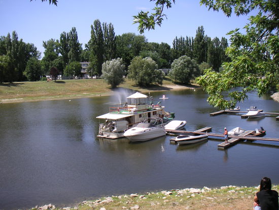 Liegeplatz im Zentrum von Baja
KM 1478 LU