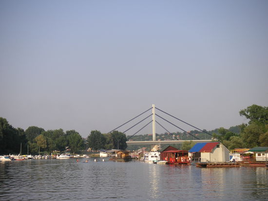 Yachthafen Novi Sad
KM 1258 LU
Im Hintergrund die neue Brücke