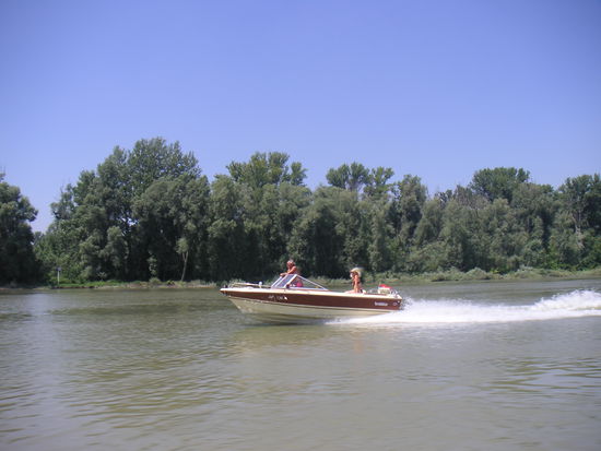 Unser Bootsfreund Sigi in voller Fahrt