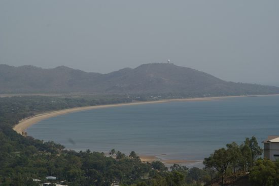 Trübe Aussichten über dem Meer und