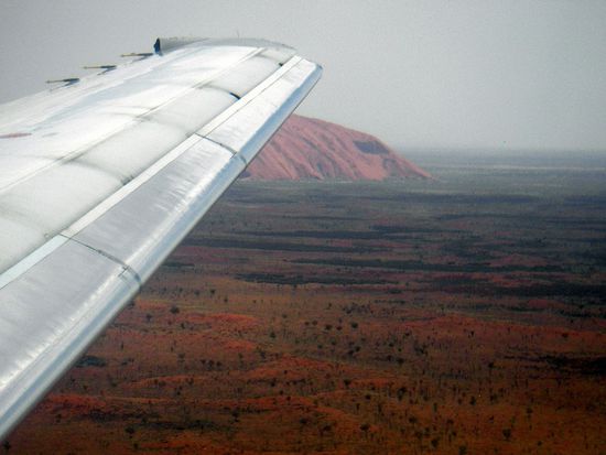 erster Blick auf den Uluru