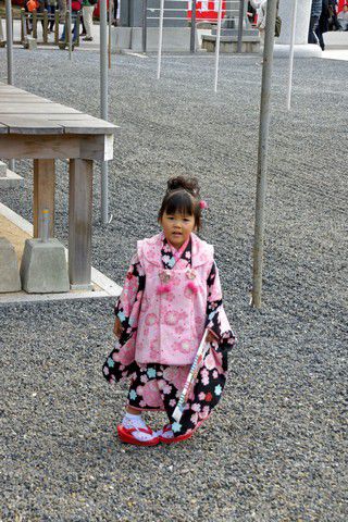 Übrigens auch eine unserer Beobachtungen: sehr viele Mädchen laufen in Japan "über den Onkel". Hat das irgendwelche Gründe ????
