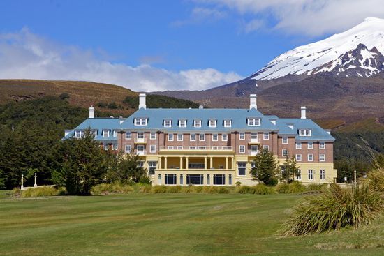 Das berühmte Chateau vor dem Ruapehu. Hier wohnte auch die HDR-Filmcrew.