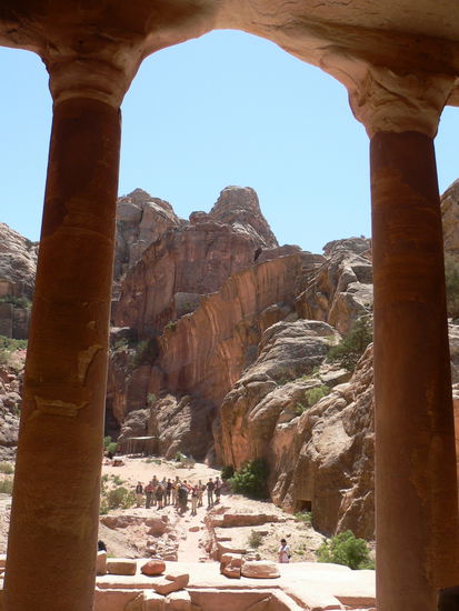versteckt liegende Gräber im "Wadi al Farrasch"