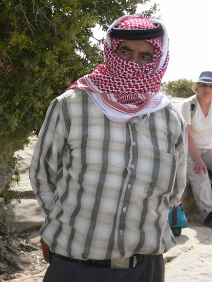 so trägt man die "keffija" kämpferisch