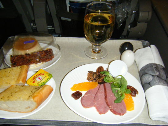 Mein Dinner an Bord, mit echtem Chardonnay wine  (Also Französisch können die hier nicht).