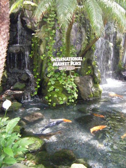 Wer schonmal auf nem türkischen Basar war, der weiß, wie es auf dem Market Place aussieht.