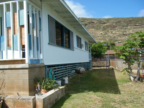 und weiter gehts den garten entlang.