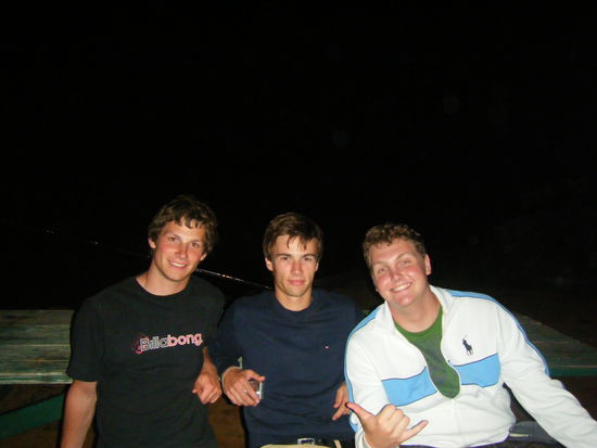 nachts party am strand, ist ja klar.