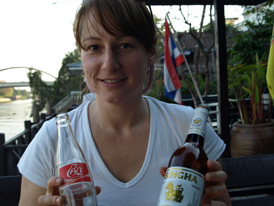 Meine persönliche Getränkeauswahl. Cola oder Singha-Bier. Schmeckt mir nur hier.