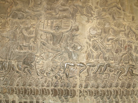 Gefühlt unendlich viele Meter Kampf- und Götterthemen sind hier fein säuberlich eingemeißelt