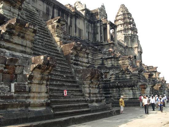 Größenvergleich. Die Treppe war leider gesperrt. Zu steil für Touris