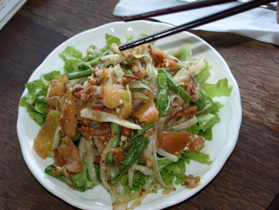 Papaya Salat mit grünen Bohnen, Erdnussdressing