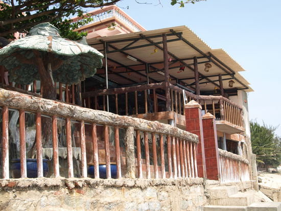 Sonnenterrasse mit Treppe zum Strand: 25 USD