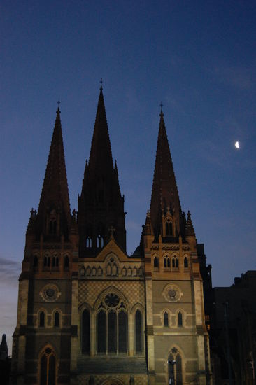Die St. Patrick’s Cathedral bei Nacht.