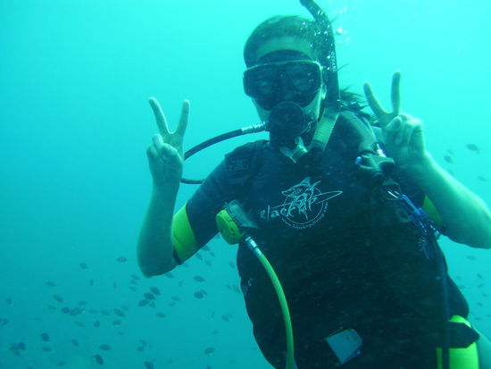 Dani unter Wasser, typisch Asiatin 