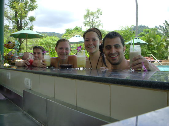 Spaeter an der Poolbar.