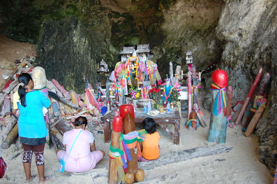 Die Princess Cave am Phra Nang Beach.